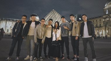 咸蛋家主播抵達巴黎，開啟巴黎時裝周時尚之旅！