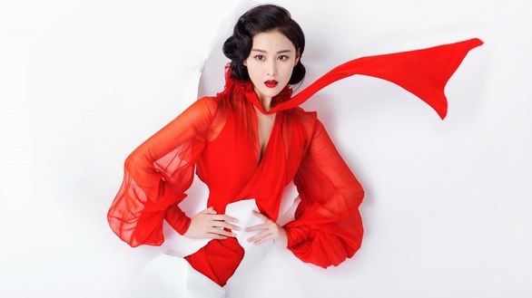 張馨予“沖破”時(shí)尚概念大片第二波  烈焰紅衣暴擊視覺