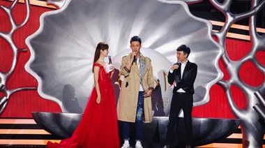 黃景瑜首登衛(wèi)視晚會(huì)為歐詩(shī)漫慶生  深情獻(xiàn)唱驚艷眾人