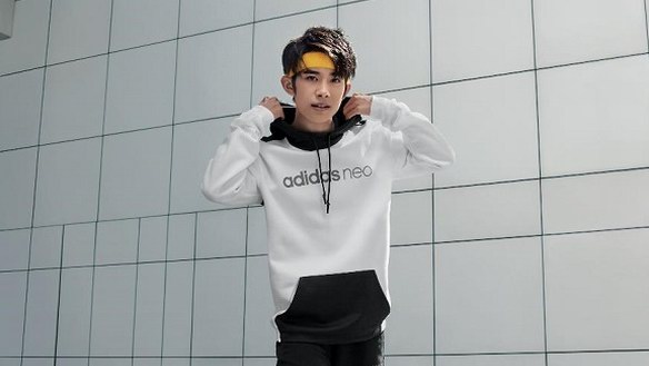 adidas neo全球首位青年創意官，易烊千璽百變造型滿滿正能量