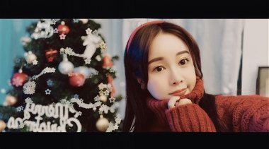 林珊珊曬美圖手機圣誕光斑美照，稱贊這是會下雪的手機！