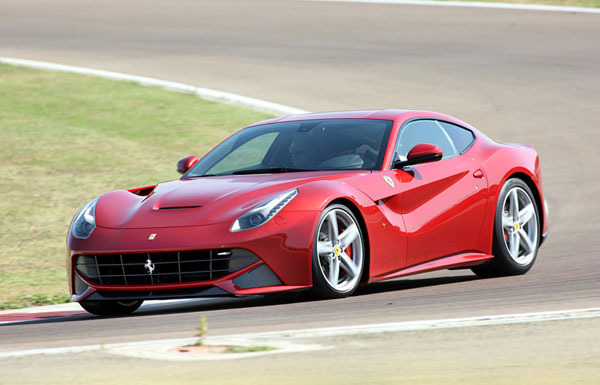 法拉利運(yùn)動(dòng)跑車F12berlinetta
