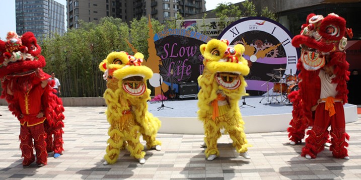 果味VC空降鳳凰商街盛大啟幕現(xiàn)場(chǎng)，熱辣開(kāi)啟鳳凰商街星世界