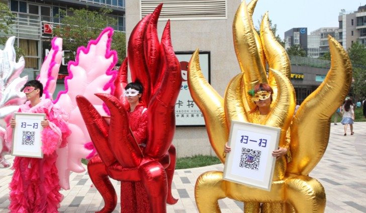果味VC空降鳳凰商街盛大啟幕現(xiàn)場(chǎng)，熱辣開(kāi)啟鳳凰商街星世界