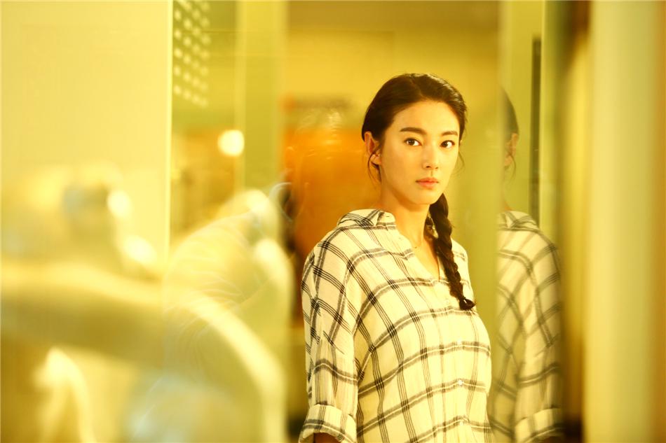 權相佑、張雨綺、霍建華、施予斐等主演的浪漫愛情電影《情敵蜜月》