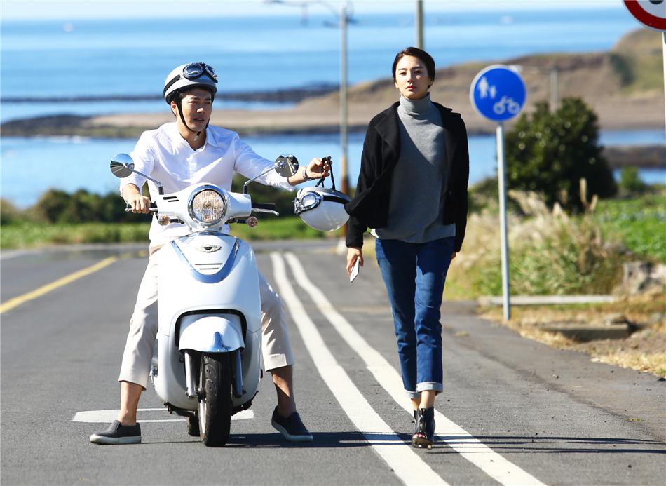權相佑、張雨綺、霍建華、施予斐等主演的浪漫愛情電影《情敵蜜月》