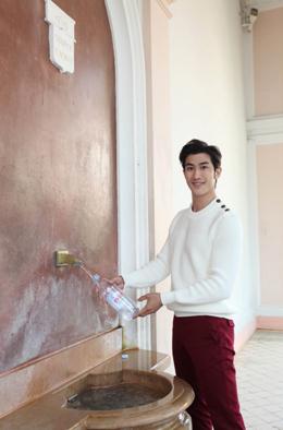 男神李治廷忙旅行，探尋依云小鎮邂逅純正新包裝