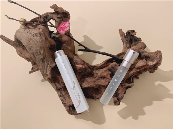國風香氛品牌棲溪TSICY推出與國際香精巨頭Givaudan（奇華頓）共創的新香型“桃花檀”。