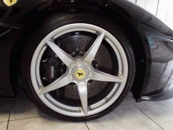 法拉利LaFerrari 迪拜網站開價261萬歐元
