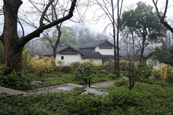 漫步金色古城，隨安縵沉靜于時光之秋