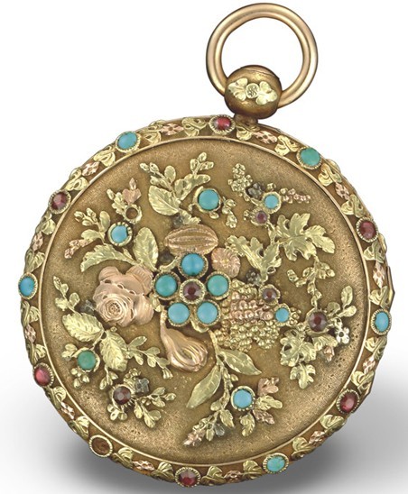 1816年誕生的懷表，黃金制成，花卉圖案雕飾表殼，綠松石和石榴石鑲嵌貼花。機刻雕花表盤綴有羅馬數字刻度。