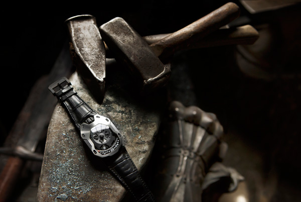 URWERK UR-105M：鐵甲騎士，時間之光