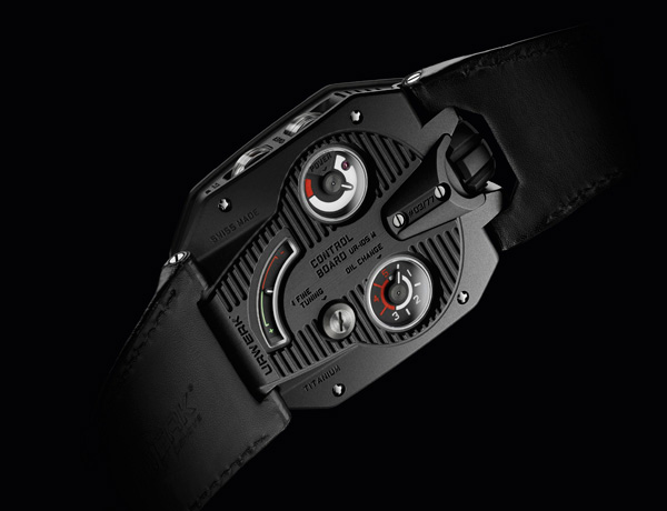URWERK UR-105M：鐵甲騎士，時間之光