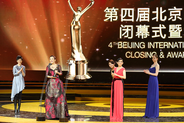 章子怡穿著Carolina Herrera 亮相北京電影節閉幕式