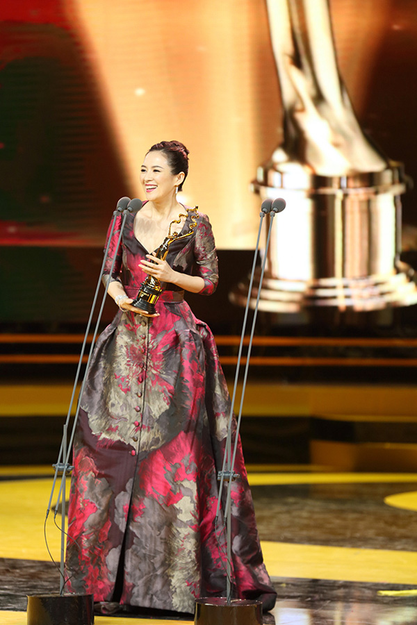 章子怡穿著Carolina Herrera 亮相北京電影節閉幕式