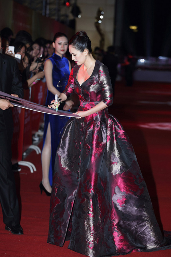 章子怡穿著Carolina Herrera 亮相北京電影節閉幕式