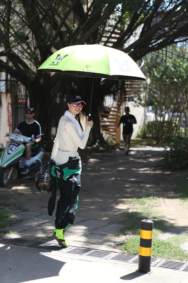 三面嬌娃，中國首位高顏值女車手的運動人生
