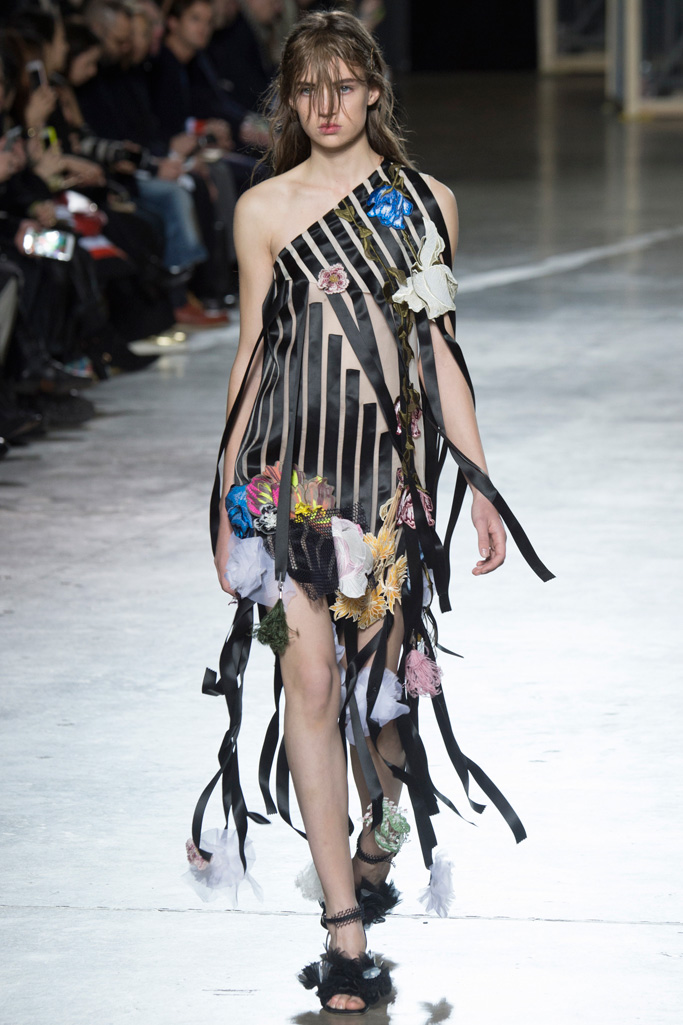 Christopher Kane 2016秋冬流行發布