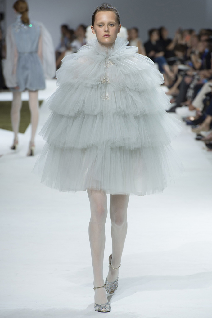 Giambattista Valli 2016秋冬高級(jí)定制流行發(fā)布