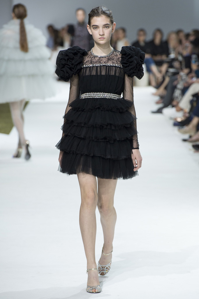 Giambattista Valli 2016秋冬高級(jí)定制流行發(fā)布