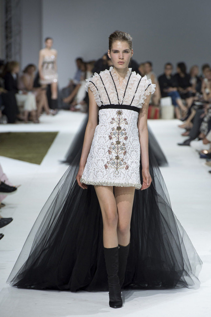 Giambattista Valli 2016秋冬高級(jí)定制流行發(fā)布