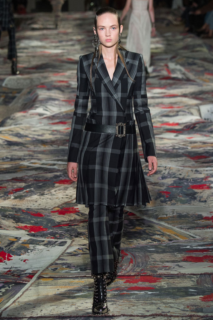 Alexander McQueen 2017春夏流行發布