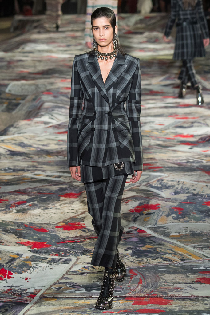 Alexander McQueen 2017春夏流行發布