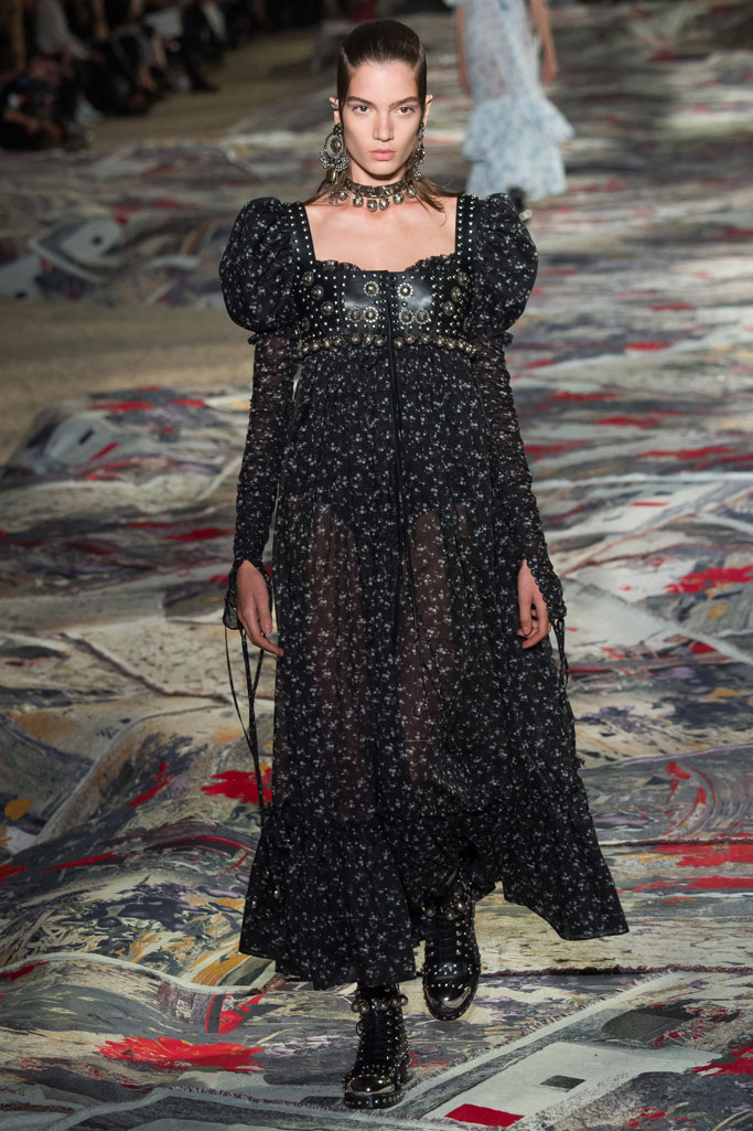 Alexander McQueen 2017春夏流行發布