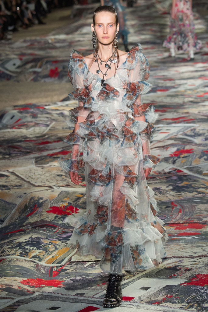 Alexander McQueen 2017春夏流行發布