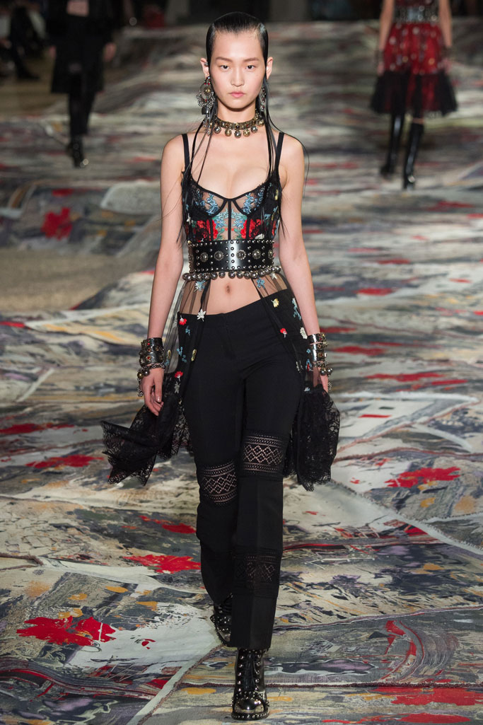 Alexander McQueen 2017春夏流行發布