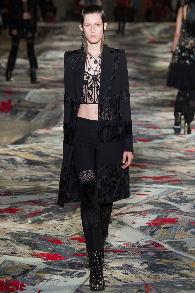 Alexander McQueen 2017春夏流行發布