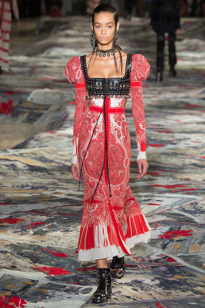 Alexander McQueen 2017春夏流行發布