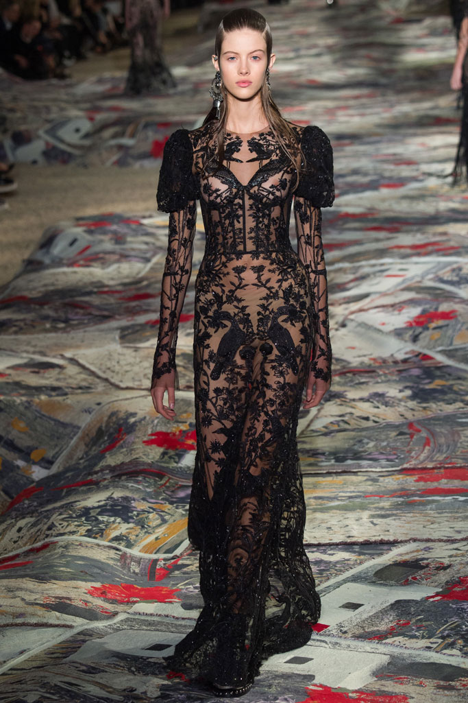 Alexander McQueen 2017春夏流行發布