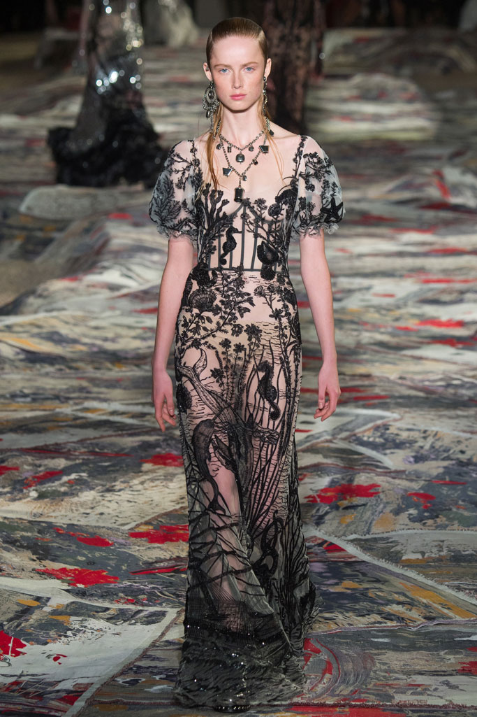 Alexander McQueen 2017春夏流行發布