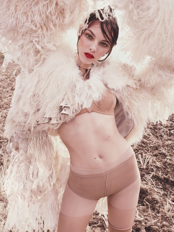 Vittoria Ceretti《Vogue》日本版2017年4月號