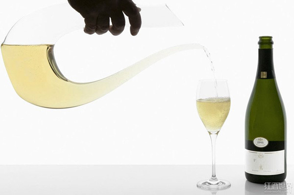 美酒課堂：白葡萄酒也需要醒酒嗎？ 