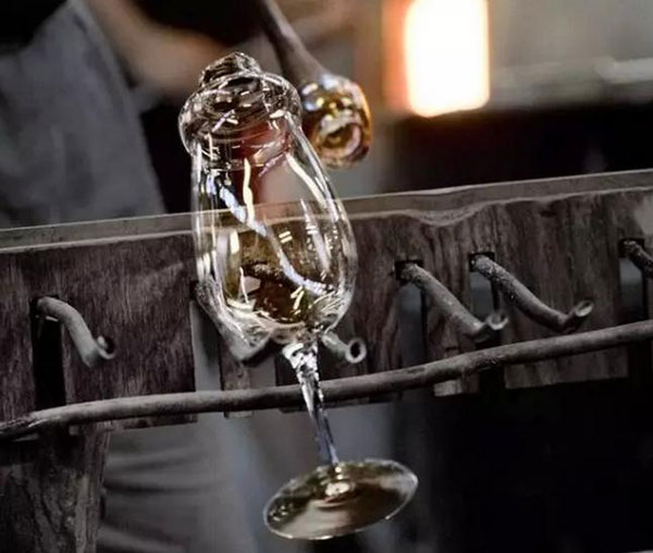 如何區分“水晶酒杯”和“玻璃酒杯”？
