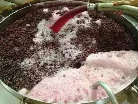  喝完葡萄酒舌頭黑了是咋回事？ 