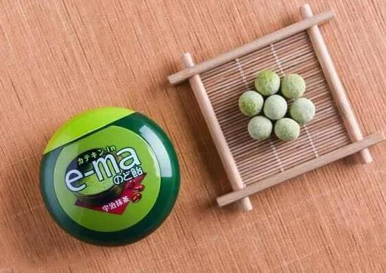 島國人民對抹茶的熱愛已經到了喪心病狂的地步了，抹茶不單是泡茶喝，它可以用在各個地方，只有你想不到，沒人島國人民做不到！
