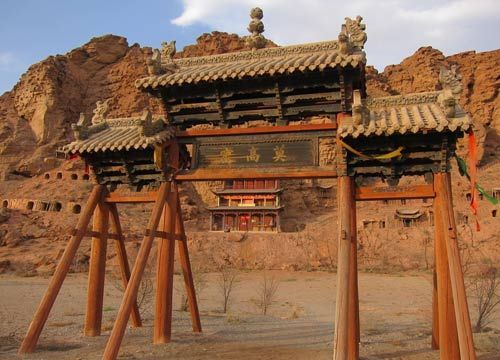 敦煌在歷史上曾經(jīng)是中國(guó)廣闊版圖的西部明珠