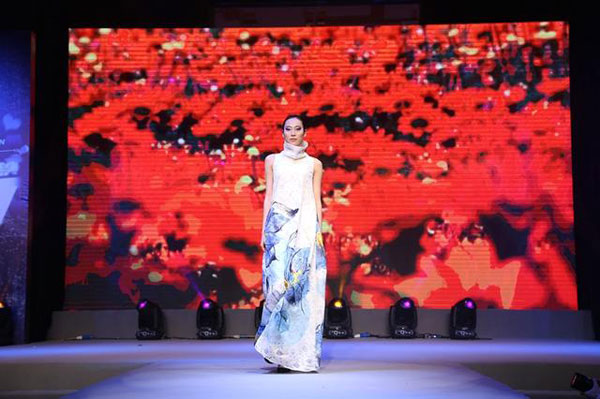 何淑君紐約時裝周Mary Ho“節氣”系列綻放