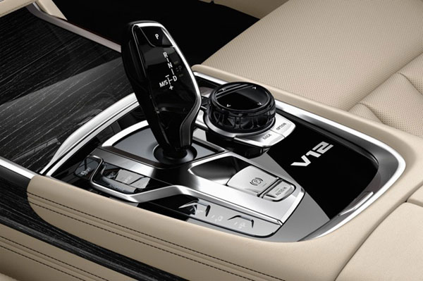 寶馬全新旗艦M760i xDrive 配12缸發動機