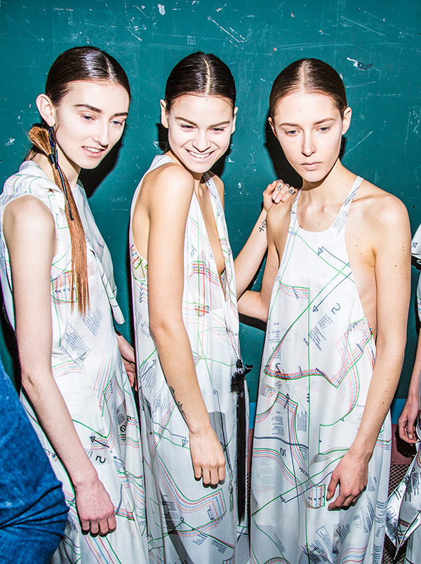 日耳曼風仿水晶裝點Chalayan 秋冬秀