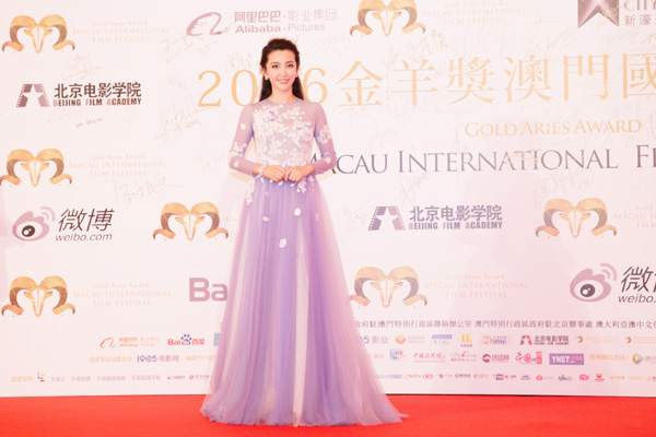 李冰冰佩戴寶齊萊珠寶腕表出席澳門電影節
