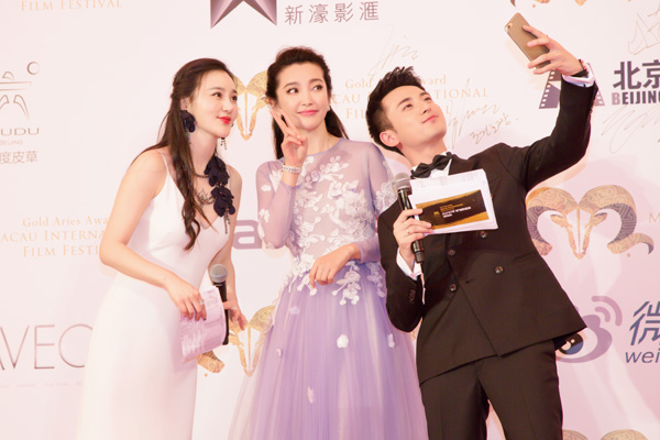 李冰冰佩戴寶齊萊珠寶腕表出席澳門電影節