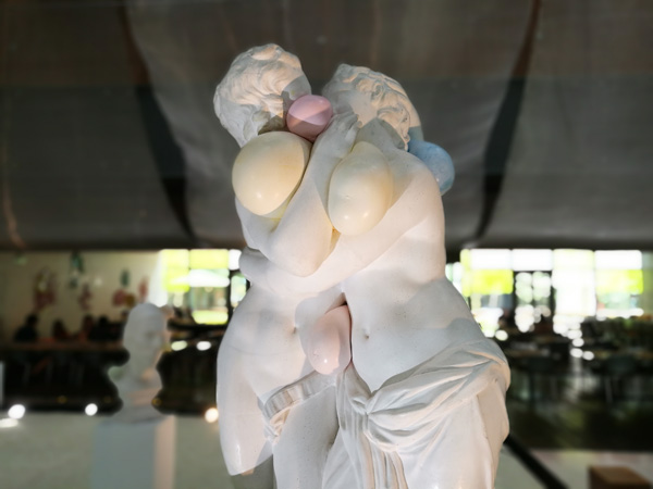 瑜舍再次攜手紅門畫廊展出兩件藝術作品