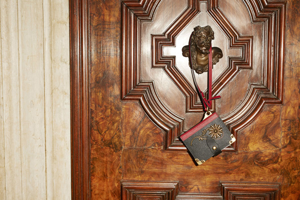 PRADA 正式進(jìn)駐知名奢侈電商Mytheresa