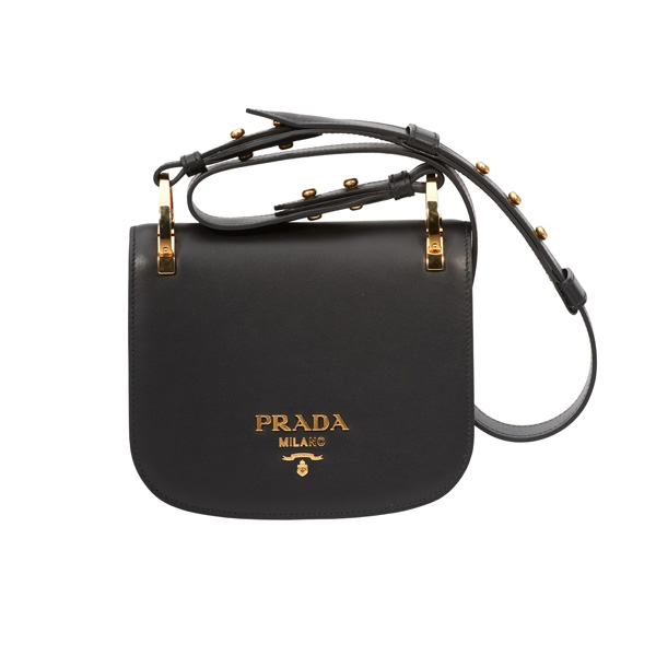 江疏影身背Prada Pionnière手袋現身機場
