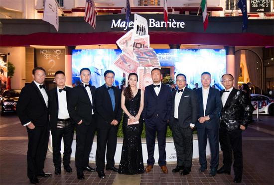 酒莊CEO Eric Vallat（左一）、路易十三品鑒官蔣呈彥（左三）、路易十三傳訊經理史佳瓊（中），及《今天傳承·當代再造》項目資助人一行。