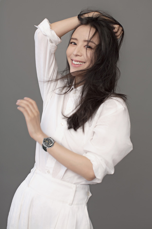 國(guó)際影后藝術(shù)光影短片 演繹愛(ài)彼“非凡女性”